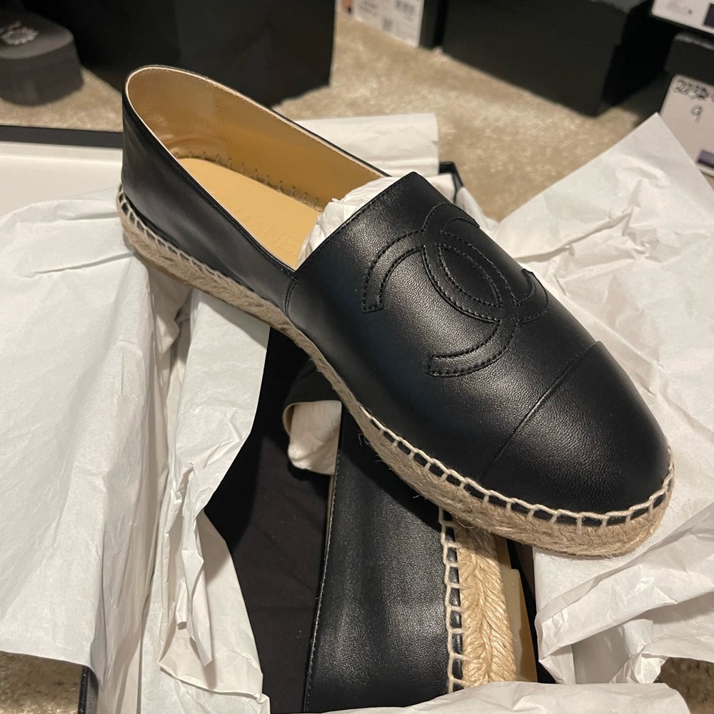Chanel black leather espadrilles sz 40